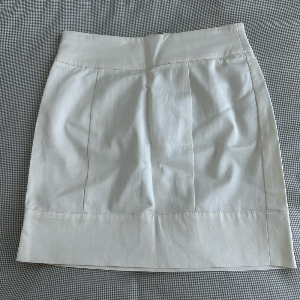 Bebe winter white mini skirt! Satin size 2. So cute!